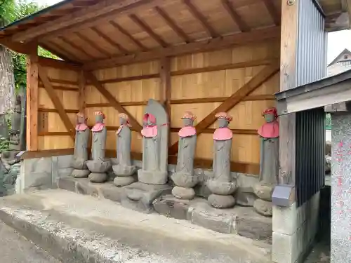 長泉寺の{uncategorized: "未分類", other: "その他", undefined: "問題あり", building: "その他建物", grave: "お墓", sacred_gate: "鳥居", guardian: "狛犬", statue: "像", buddha: "仏像", history: "歴史", nature: "自然", garden: "庭園", animal: "動物", pagoda: "塔", temizu: "手水舎", mountain_gate: "山門・神門", sanctuary: "本殿・本堂", subordinate: "末社・摂社", art: "芸術", scenery: "景色", jizo: "地蔵", ema: "絵馬", goshuin: "御朱印", omikuji: "おみくじ", items: "授与品その他", amulet: "お守り", goshuincho: "御朱印帳", eats: "食事", festival: "お祭り", votive_dance: "神楽", shichigosan: "七五三参", wedding: "結婚式", experience: "体験その他", initially: "初詣", around: "周辺", anti_infection: "感染症対策"}