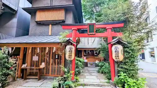 五十稲荷神社(栄寿稲荷神社)の鳥居