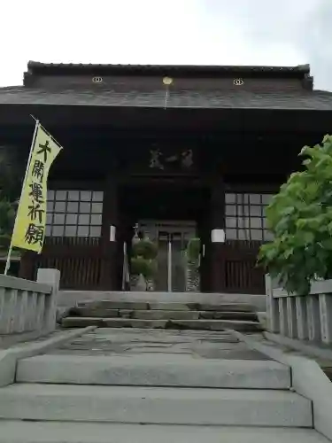 埼玉厄除け開運大師・龍泉寺（切り絵御朱印発祥の寺）の山門