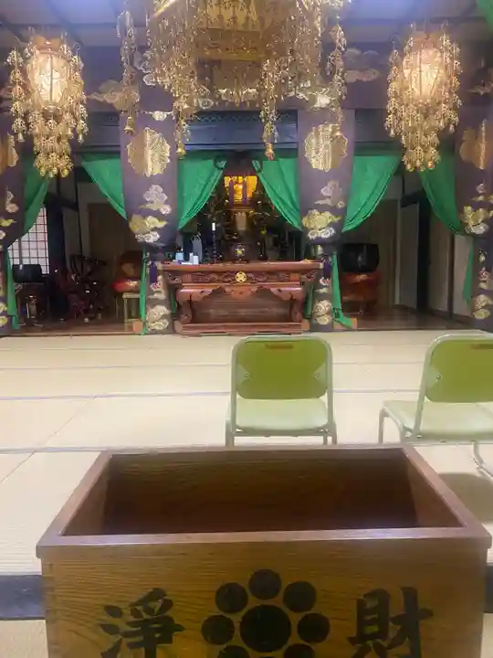 含蔵寺の本殿・本堂