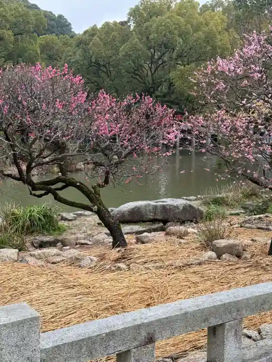太宰府天満宮の{uncategorized: "未分類", other: "その他", undefined: "問題あり", building: "その他建物", grave: "お墓", sacred_gate: "鳥居", guardian: "狛犬", statue: "像", buddha: "仏像", history: "歴史", nature: "自然", garden: "庭園", animal: "動物", pagoda: "塔", temizu: "手水舎", mountain_gate: "山門・神門", sanctuary: "本殿・本堂", subordinate: "末社・摂社", art: "芸術", scenery: "景色", jizo: "地蔵", ema: "絵馬", goshuin: "御朱印", omikuji: "おみくじ", items: "授与品その他", amulet: "お守り", goshuincho: "御朱印帳", eats: "食事", festival: "お祭り", votive_dance: "神楽", shichigosan: "七五三参", wedding: "結婚式", experience: "体験その他", initially: "初詣", around: "周辺", anti_infection: "感染症対策"}