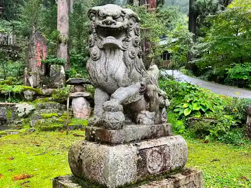 須波阿湏疑神社の狛犬