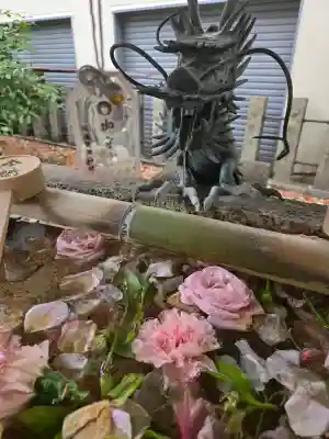 杭瀬熊野神社の{uncategorized: "未分類", other: "その他", undefined: "問題あり", building: "その他建物", grave: "お墓", sacred_gate: "鳥居", guardian: "狛犬", statue: "像", buddha: "仏像", history: "歴史", nature: "自然", garden: "庭園", animal: "動物", pagoda: "塔", temizu: "手水舎", mountain_gate: "山門・神門", sanctuary: "本殿・本堂", subordinate: "末社・摂社", art: "芸術", scenery: "景色", jizo: "地蔵", ema: "絵馬", goshuin: "御朱印", omikuji: "おみくじ", items: "授与品その他", amulet: "お守り", goshuincho: "御朱印帳", eats: "食事", festival: "お祭り", votive_dance: "神楽", shichigosan: "七五三参", wedding: "結婚式", experience: "体験その他", initially: "初詣", around: "周辺", anti_infection: "感染症対策"}