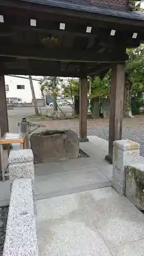 津島神社の手水舎