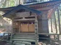 抱返神社の本殿