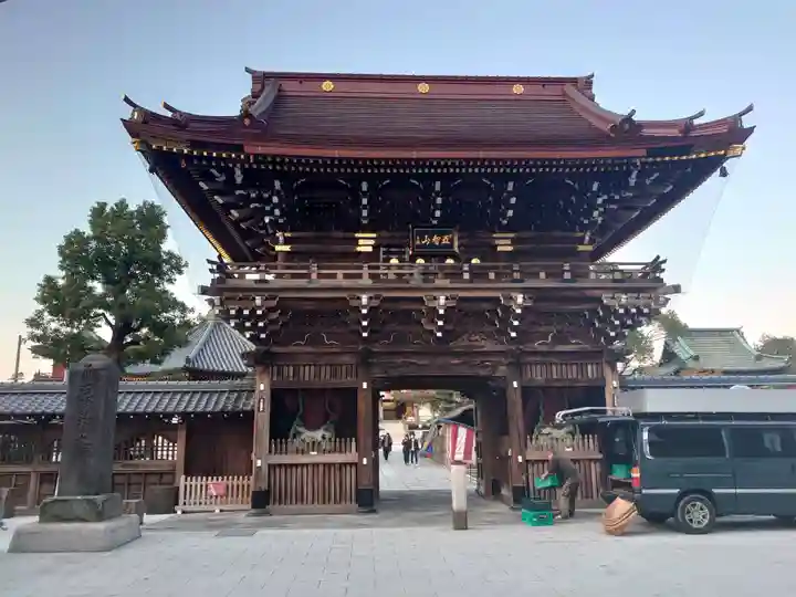 西新井大師総持寺の山門・神門