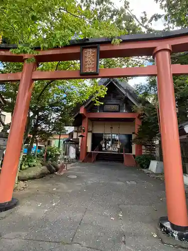 共栄稲荷神社の鳥居