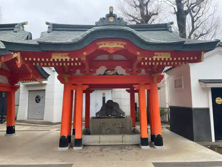 穴八幡宮の{uncategorized: "未分類", other: "その他", undefined: "問題あり", building: "その他建物", grave: "お墓", sacred_gate: "鳥居", guardian: "狛犬", statue: "像", buddha: "仏像", history: "歴史", nature: "自然", garden: "庭園", animal: "動物", pagoda: "塔", temizu: "手水舎", mountain_gate: "山門・神門", sanctuary: "本殿・本堂", subordinate: "末社・摂社", art: "芸術", scenery: "景色", jizo: "地蔵", ema: "絵馬", goshuin: "御朱印", omikuji: "おみくじ", items: "授与品その他", amulet: "お守り", goshuincho: "御朱印帳", eats: "食事", festival: "お祭り", votive_dance: "神楽", shichigosan: "七五三参", wedding: "結婚式", experience: "体験その他", initially: "初詣", around: "周辺", anti_infection: "感染症対策"}