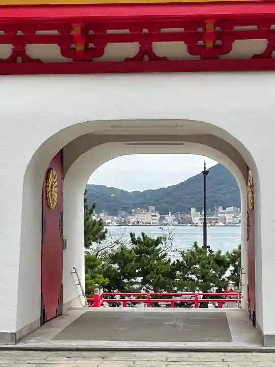 赤間神宮の山門・神門