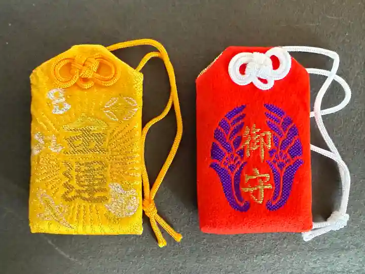 祐徳稲荷神社の{uncategorized: "未分類", other: "その他", undefined: "問題あり", building: "その他建物", grave: "お墓", sacred_gate: "鳥居", guardian: "狛犬", statue: "像", buddha: "仏像", history: "歴史", nature: "自然", garden: "庭園", animal: "動物", pagoda: "塔", temizu: "手水舎", mountain_gate: "山門・神門", sanctuary: "本殿・本堂", subordinate: "末社・摂社", art: "芸術", scenery: "景色", jizo: "地蔵", ema: "絵馬", goshuin: "御朱印", omikuji: "おみくじ", items: "授与品その他", amulet: "お守り", goshuincho: "御朱印帳", eats: "食事", festival: "お祭り", votive_dance: "神楽", shichigosan: "七五三参", wedding: "結婚式", experience: "体験その他", initially: "初詣", around: "周辺", anti_infection: "感染症対策"}