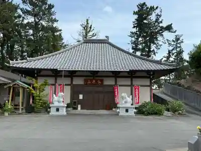 立光寺の{uncategorized: "未分類", other: "その他", undefined: "問題あり", building: "その他建物", grave: "お墓", sacred_gate: "鳥居", guardian: "狛犬", statue: "像", buddha: "仏像", history: "歴史", nature: "自然", garden: "庭園", animal: "動物", pagoda: "塔", temizu: "手水舎", mountain_gate: "山門・神門", sanctuary: "本殿・本堂", subordinate: "末社・摂社", art: "芸術", scenery: "景色", jizo: "地蔵", ema: "絵馬", goshuin: "御朱印", omikuji: "おみくじ", items: "授与品その他", amulet: "お守り", goshuincho: "御朱印帳", eats: "食事", festival: "お祭り", votive_dance: "神楽", shichigosan: "七五三参", wedding: "結婚式", experience: "体験その他", initially: "初詣", around: "周辺", anti_infection: "感染症対策"}