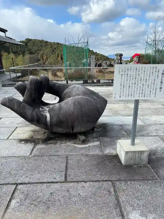 南法華寺(壷阪寺)の{uncategorized: "未分類", other: "その他", undefined: "問題あり", building: "その他建物", grave: "お墓", sacred_gate: "鳥居", guardian: "狛犬", statue: "像", buddha: "仏像", history: "歴史", nature: "自然", garden: "庭園", animal: "動物", pagoda: "塔", temizu: "手水舎", mountain_gate: "山門・神門", sanctuary: "本殿・本堂", subordinate: "末社・摂社", art: "芸術", scenery: "景色", jizo: "地蔵", ema: "絵馬", goshuin: "御朱印", omikuji: "おみくじ", items: "授与品その他", amulet: "お守り", goshuincho: "御朱印帳", eats: "食事", festival: "お祭り", votive_dance: "神楽", shichigosan: "七五三参", wedding: "結婚式", experience: "体験その他", initially: "初詣", around: "周辺", anti_infection: "感染症対策"}