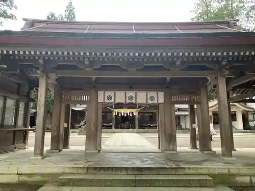 白山比咩神社の山門・神門