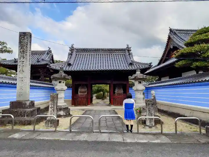 本山寺の山門・神門