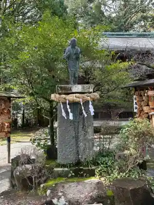 報徳二宮神社の{uncategorized: "未分類", other: "その他", undefined: "問題あり", building: "その他建物", grave: "お墓", sacred_gate: "鳥居", guardian: "狛犬", statue: "像", buddha: "仏像", history: "歴史", nature: "自然", garden: "庭園", animal: "動物", pagoda: "塔", temizu: "手水舎", mountain_gate: "山門・神門", sanctuary: "本殿・本堂", subordinate: "末社・摂社", art: "芸術", scenery: "景色", jizo: "地蔵", ema: "絵馬", goshuin: "御朱印", omikuji: "おみくじ", items: "授与品その他", amulet: "お守り", goshuincho: "御朱印帳", eats: "食事", festival: "お祭り", votive_dance: "神楽", shichigosan: "七五三参", wedding: "結婚式", experience: "体験その他", initially: "初詣", around: "周辺", anti_infection: "感染症対策"}