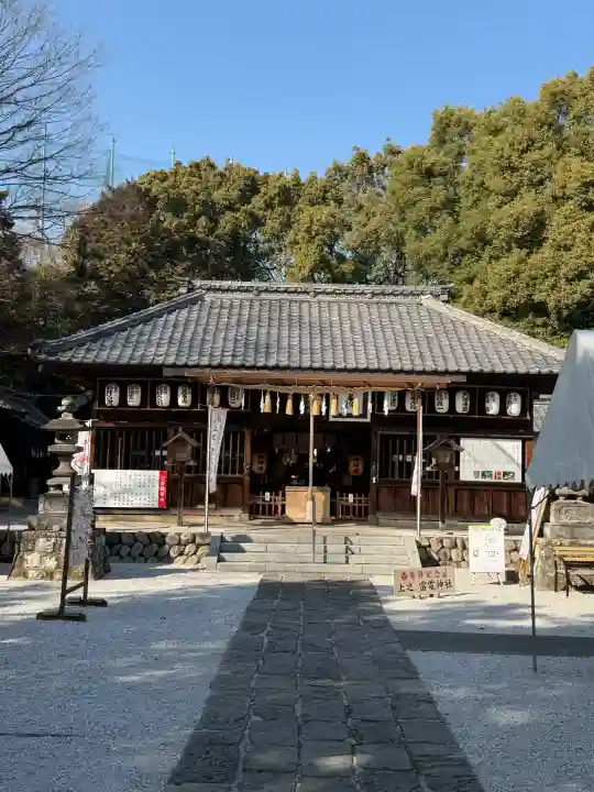 上之村神社の{uncategorized: "未分類", other: "その他", undefined: "問題あり", building: "その他建物", grave: "お墓", sacred_gate: "鳥居", guardian: "狛犬", statue: "像", buddha: "仏像", history: "歴史", nature: "自然", garden: "庭園", animal: "動物", pagoda: "塔", temizu: "手水舎", mountain_gate: "山門・神門", sanctuary: "本殿・本堂", subordinate: "末社・摂社", art: "芸術", scenery: "景色", jizo: "地蔵", ema: "絵馬", goshuin: "御朱印", omikuji: "おみくじ", items: "授与品その他", amulet: "お守り", goshuincho: "御朱印帳", eats: "食事", festival: "お祭り", votive_dance: "神楽", shichigosan: "七五三参", wedding: "結婚式", experience: "体験その他", initially: "初詣", around: "周辺", anti_infection: "感染症対策"}