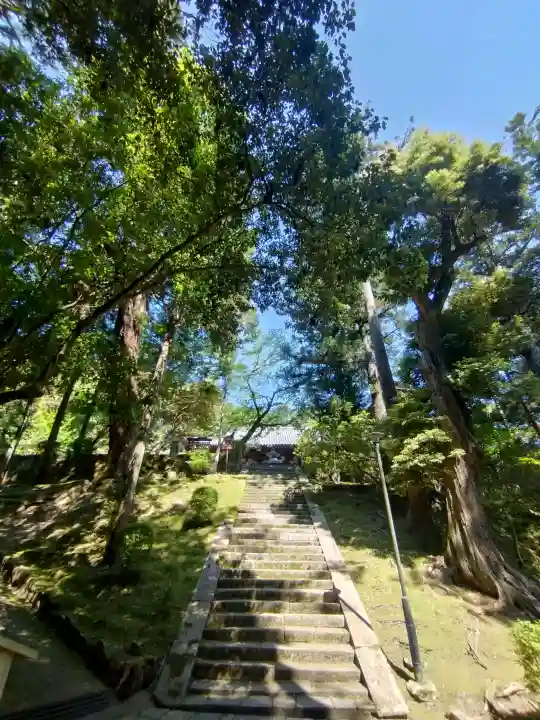 霊山寺の{uncategorized: "未分類", other: "その他", undefined: "問題あり", building: "その他建物", grave: "お墓", sacred_gate: "鳥居", guardian: "狛犬", statue: "像", buddha: "仏像", history: "歴史", nature: "自然", garden: "庭園", animal: "動物", pagoda: "塔", temizu: "手水舎", mountain_gate: "山門・神門", sanctuary: "本殿・本堂", subordinate: "末社・摂社", art: "芸術", scenery: "景色", jizo: "地蔵", ema: "絵馬", goshuin: "御朱印", omikuji: "おみくじ", items: "授与品その他", amulet: "お守り", goshuincho: "御朱印帳", eats: "食事", festival: "お祭り", votive_dance: "神楽", shichigosan: "七五三参", wedding: "結婚式", experience: "体験その他", initially: "初詣", around: "周辺", anti_infection: "感染症対策"}