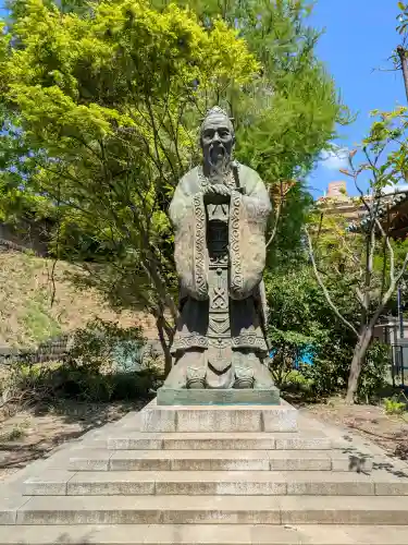 湯島聖堂の{uncategorized: "未分類", other: "その他", undefined: "問題あり", building: "その他建物", grave: "お墓", sacred_gate: "鳥居", guardian: "狛犬", statue: "像", buddha: "仏像", history: "歴史", nature: "自然", garden: "庭園", animal: "動物", pagoda: "塔", temizu: "手水舎", mountain_gate: "山門・神門", sanctuary: "本殿・本堂", subordinate: "末社・摂社", art: "芸術", scenery: "景色", jizo: "地蔵", ema: "絵馬", goshuin: "御朱印", omikuji: "おみくじ", items: "授与品その他", amulet: "お守り", goshuincho: "御朱印帳", eats: "食事", festival: "お祭り", votive_dance: "神楽", shichigosan: "七五三参", wedding: "結婚式", experience: "体験その他", initially: "初詣", around: "周辺", anti_infection: "感染症対策"}