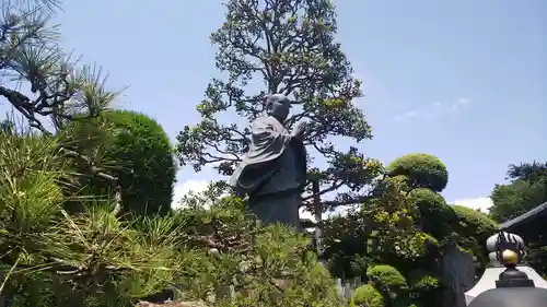 善生寺の像