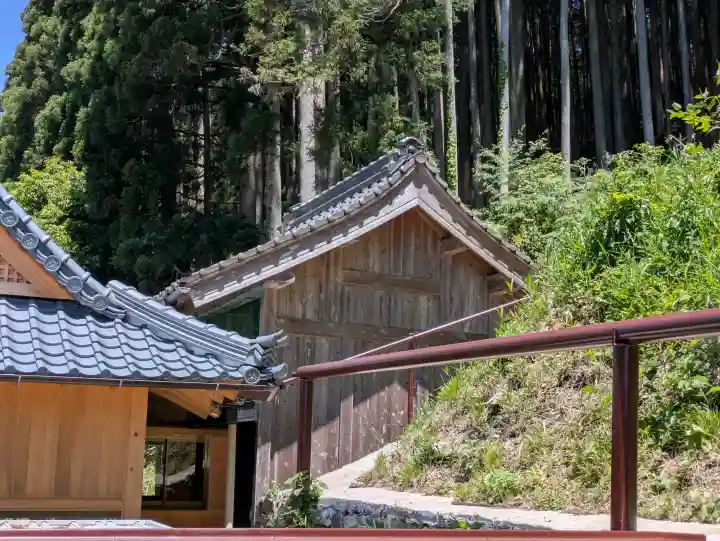 大将軍神社の{uncategorized: "未分類", other: "その他", undefined: "問題あり", building: "その他建物", grave: "お墓", sacred_gate: "鳥居", guardian: "狛犬", statue: "像", buddha: "仏像", history: "歴史", nature: "自然", garden: "庭園", animal: "動物", pagoda: "塔", temizu: "手水舎", mountain_gate: "山門・神門", sanctuary: "本殿・本堂", subordinate: "末社・摂社", art: "芸術", scenery: "景色", jizo: "地蔵", ema: "絵馬", goshuin: "御朱印", omikuji: "おみくじ", items: "授与品その他", amulet: "お守り", goshuincho: "御朱印帳", eats: "食事", festival: "お祭り", votive_dance: "神楽", shichigosan: "七五三参", wedding: "結婚式", experience: "体験その他", initially: "初詣", around: "周辺", anti_infection: "感染症対策"}