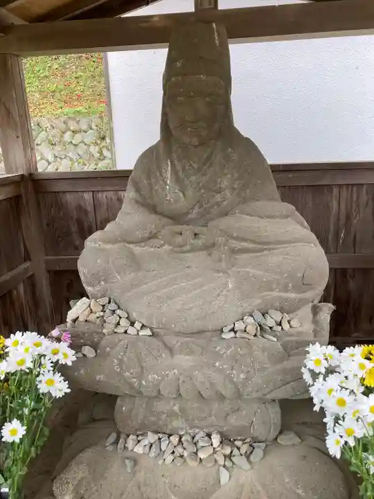 泉蔵寺の像