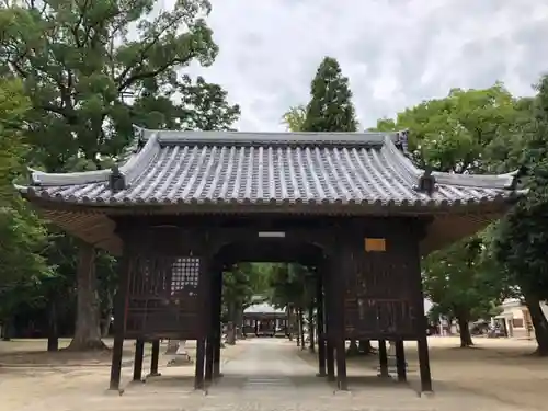 素盞嗚神社の山門