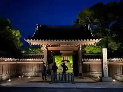 普元寺の山門・神門