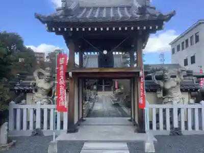 寳藏院の山門・神門
