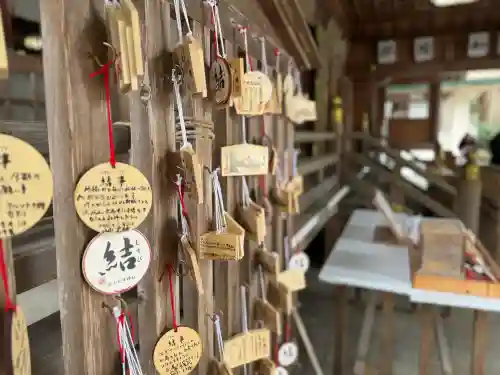 白山比咩神社の{uncategorized: "未分類", other: "その他", undefined: "問題あり", building: "その他建物", grave: "お墓", sacred_gate: "鳥居", guardian: "狛犬", statue: "像", buddha: "仏像", history: "歴史", nature: "自然", garden: "庭園", animal: "動物", pagoda: "塔", temizu: "手水舎", mountain_gate: "山門・神門", sanctuary: "本殿・本堂", subordinate: "末社・摂社", art: "芸術", scenery: "景色", jizo: "地蔵", ema: "絵馬", goshuin: "御朱印", omikuji: "おみくじ", items: "授与品その他", amulet: "お守り", goshuincho: "御朱印帳", eats: "食事", festival: "お祭り", votive_dance: "神楽", shichigosan: "七五三参", wedding: "結婚式", experience: "体験その他", initially: "初詣", around: "周辺", anti_infection: "感染症対策"}