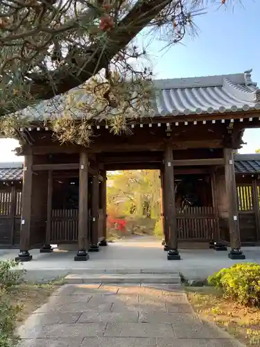 興正寺の山門