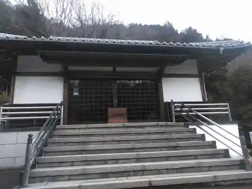 明礬薬師寺の本殿・本堂