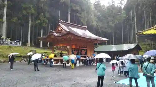 六神石神社の本殿