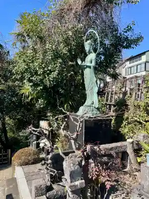 称名寺の{uncategorized: "未分類", other: "その他", undefined: "問題あり", building: "その他建物", grave: "お墓", sacred_gate: "鳥居", guardian: "狛犬", statue: "像", buddha: "仏像", history: "歴史", nature: "自然", garden: "庭園", animal: "動物", pagoda: "塔", temizu: "手水舎", mountain_gate: "山門・神門", sanctuary: "本殿・本堂", subordinate: "末社・摂社", art: "芸術", scenery: "景色", jizo: "地蔵", ema: "絵馬", goshuin: "御朱印", omikuji: "おみくじ", items: "授与品その他", amulet: "お守り", goshuincho: "御朱印帳", eats: "食事", festival: "お祭り", votive_dance: "神楽", shichigosan: "七五三参", wedding: "結婚式", experience: "体験その他", initially: "初詣", around: "周辺", anti_infection: "感染症対策"}