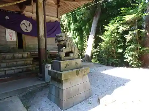 新山神社の狛犬