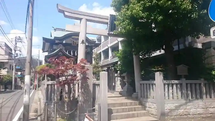 神楽坂若宮八幡神社の鳥居