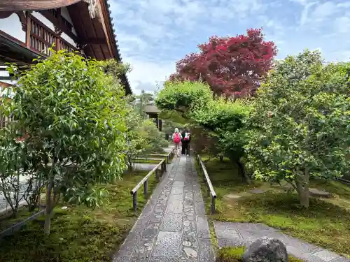 興臨院の{uncategorized: "未分類", other: "その他", undefined: "問題あり", building: "その他建物", grave: "お墓", sacred_gate: "鳥居", guardian: "狛犬", statue: "像", buddha: "仏像", history: "歴史", nature: "自然", garden: "庭園", animal: "動物", pagoda: "塔", temizu: "手水舎", mountain_gate: "山門・神門", sanctuary: "本殿・本堂", subordinate: "末社・摂社", art: "芸術", scenery: "景色", jizo: "地蔵", ema: "絵馬", goshuin: "御朱印", omikuji: "おみくじ", items: "授与品その他", amulet: "お守り", goshuincho: "御朱印帳", eats: "食事", festival: "お祭り", votive_dance: "神楽", shichigosan: "七五三参", wedding: "結婚式", experience: "体験その他", initially: "初詣", around: "周辺", anti_infection: "感染症対策"}