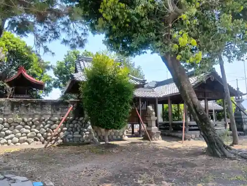 貴船神社の{uncategorized: "未分類", other: "その他", undefined: "問題あり", building: "その他建物", grave: "お墓", sacred_gate: "鳥居", guardian: "狛犬", statue: "像", buddha: "仏像", history: "歴史", nature: "自然", garden: "庭園", animal: "動物", pagoda: "塔", temizu: "手水舎", mountain_gate: "山門・神門", sanctuary: "本殿・本堂", subordinate: "末社・摂社", art: "芸術", scenery: "景色", jizo: "地蔵", ema: "絵馬", goshuin: "御朱印", omikuji: "おみくじ", items: "授与品その他", amulet: "お守り", goshuincho: "御朱印帳", eats: "食事", festival: "お祭り", votive_dance: "神楽", shichigosan: "七五三参", wedding: "結婚式", experience: "体験その他", initially: "初詣", around: "周辺", anti_infection: "感染症対策"}