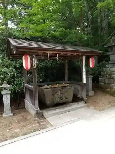 白根神社の手水舎