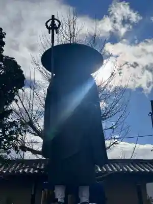 東寺(教王護国寺)の{uncategorized: "未分類", other: "その他", undefined: "問題あり", building: "その他建物", grave: "お墓", sacred_gate: "鳥居", guardian: "狛犬", statue: "像", buddha: "仏像", history: "歴史", nature: "自然", garden: "庭園", animal: "動物", pagoda: "塔", temizu: "手水舎", mountain_gate: "山門・神門", sanctuary: "本殿・本堂", subordinate: "末社・摂社", art: "芸術", scenery: "景色", jizo: "地蔵", ema: "絵馬", goshuin: "御朱印", omikuji: "おみくじ", items: "授与品その他", amulet: "お守り", goshuincho: "御朱印帳", eats: "食事", festival: "お祭り", votive_dance: "神楽", shichigosan: "七五三参", wedding: "結婚式", experience: "体験その他", initially: "初詣", around: "周辺", anti_infection: "感染症対策"}