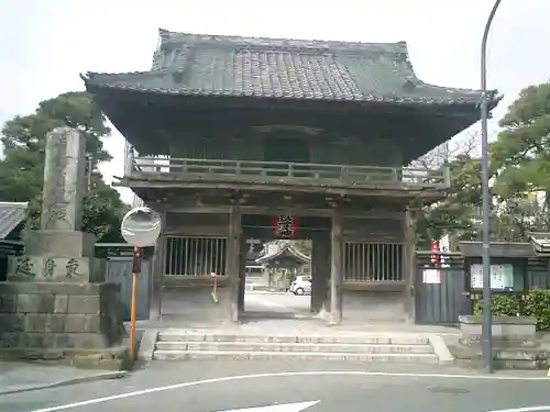 本覚寺の山門