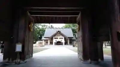 帯廣神社の山門・神門