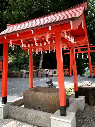 櫟谷宗像神社（松尾大社摂社）の手水舎