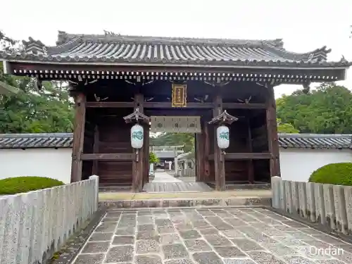 多田神社の山門