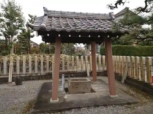 神明神社の手水舎