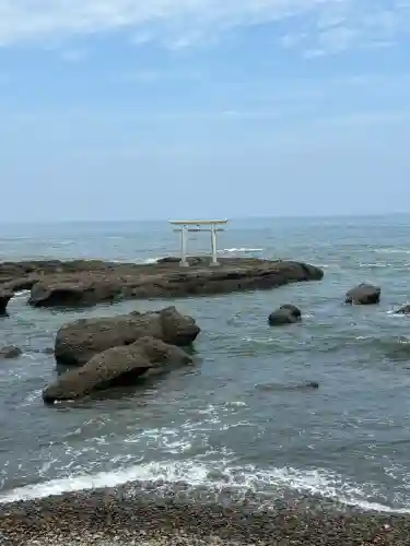 大洗磯前神社の{uncategorized: "未分類", other: "その他", undefined: "問題あり", building: "その他建物", grave: "お墓", sacred_gate: "鳥居", guardian: "狛犬", statue: "像", buddha: "仏像", history: "歴史", nature: "自然", garden: "庭園", animal: "動物", pagoda: "塔", temizu: "手水舎", mountain_gate: "山門・神門", sanctuary: "本殿・本堂", subordinate: "末社・摂社", art: "芸術", scenery: "景色", jizo: "地蔵", ema: "絵馬", goshuin: "御朱印", omikuji: "おみくじ", items: "授与品その他", amulet: "お守り", goshuincho: "御朱印帳", eats: "食事", festival: "お祭り", votive_dance: "神楽", shichigosan: "七五三参", wedding: "結婚式", experience: "体験その他", initially: "初詣", around: "周辺", anti_infection: "感染症対策"}
