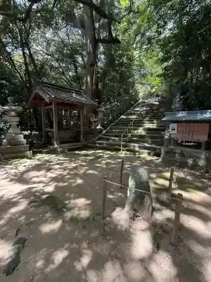 葛木坐火雷神社の{uncategorized: "未分類", other: "その他", undefined: "問題あり", building: "その他建物", grave: "お墓", sacred_gate: "鳥居", guardian: "狛犬", statue: "像", buddha: "仏像", history: "歴史", nature: "自然", garden: "庭園", animal: "動物", pagoda: "塔", temizu: "手水舎", mountain_gate: "山門・神門", sanctuary: "本殿・本堂", subordinate: "末社・摂社", art: "芸術", scenery: "景色", jizo: "地蔵", ema: "絵馬", goshuin: "御朱印", omikuji: "おみくじ", items: "授与品その他", amulet: "お守り", goshuincho: "御朱印帳", eats: "食事", festival: "お祭り", votive_dance: "神楽", shichigosan: "七五三参", wedding: "結婚式", experience: "体験その他", initially: "初詣", around: "周辺", anti_infection: "感染症対策"}