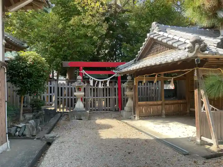 勝速日神社の{uncategorized: "未分類", other: "その他", undefined: "問題あり", building: "その他建物", grave: "お墓", sacred_gate: "鳥居", guardian: "狛犬", statue: "像", buddha: "仏像", history: "歴史", nature: "自然", garden: "庭園", animal: "動物", pagoda: "塔", temizu: "手水舎", mountain_gate: "山門・神門", sanctuary: "本殿・本堂", subordinate: "末社・摂社", art: "芸術", scenery: "景色", jizo: "地蔵", ema: "絵馬", goshuin: "御朱印", omikuji: "おみくじ", items: "授与品その他", amulet: "お守り", goshuincho: "御朱印帳", eats: "食事", festival: "お祭り", votive_dance: "神楽", shichigosan: "七五三参", wedding: "結婚式", experience: "体験その他", initially: "初詣", around: "周辺", anti_infection: "感染症対策"}