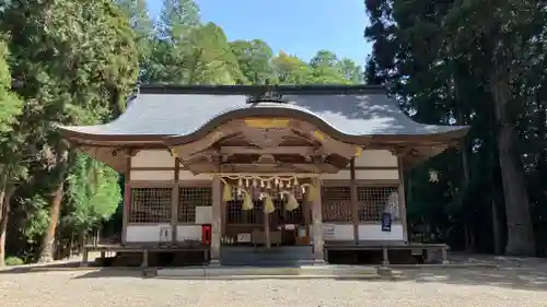 高岡神社の本殿・本堂