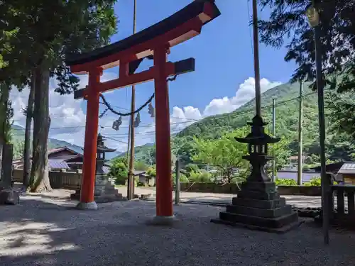 鎮神社の鳥居