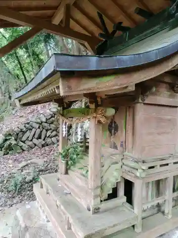 丹生神社の{uncategorized: "未分類", other: "その他", undefined: "問題あり", building: "その他建物", grave: "お墓", sacred_gate: "鳥居", guardian: "狛犬", statue: "像", buddha: "仏像", history: "歴史", nature: "自然", garden: "庭園", animal: "動物", pagoda: "塔", temizu: "手水舎", mountain_gate: "山門・神門", sanctuary: "本殿・本堂", subordinate: "末社・摂社", art: "芸術", scenery: "景色", jizo: "地蔵", ema: "絵馬", goshuin: "御朱印", omikuji: "おみくじ", items: "授与品その他", amulet: "お守り", goshuincho: "御朱印帳", eats: "食事", festival: "お祭り", votive_dance: "神楽", shichigosan: "七五三参", wedding: "結婚式", experience: "体験その他", initially: "初詣", around: "周辺", anti_infection: "感染症対策"}